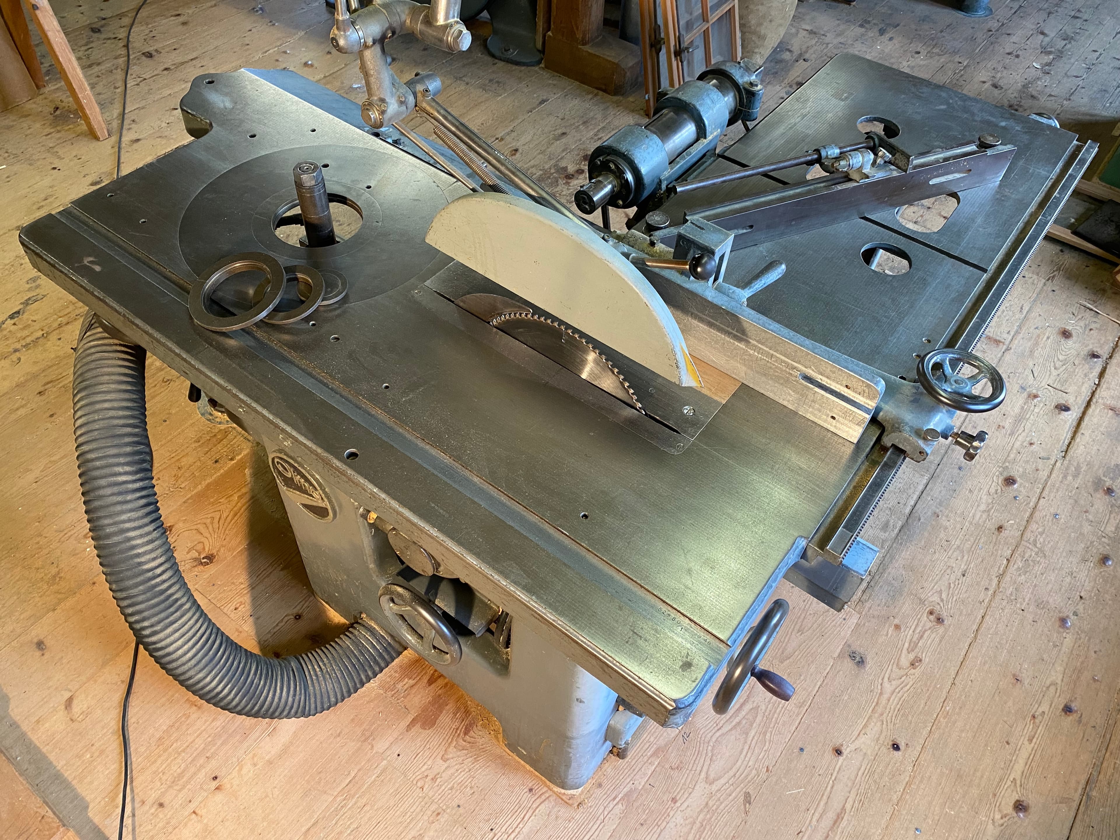 Formatkreissäge mit Kehl- und Langloch-Bohrmaschine "Olma"